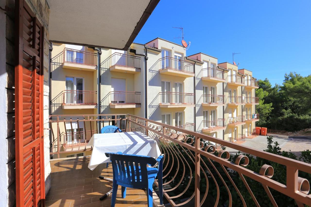 Apartments By The Sea Arbanija, Ciovo - 17332 Trogir Eksteriør billede