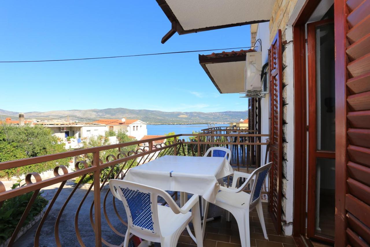 Apartments By The Sea Arbanija, Ciovo - 17332 Trogir Eksteriør billede
