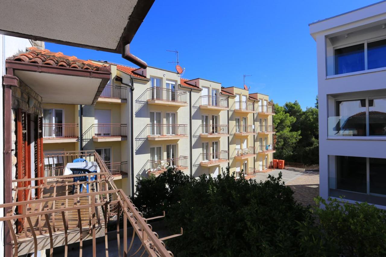 Apartments By The Sea Arbanija, Ciovo - 17332 Trogir Eksteriør billede