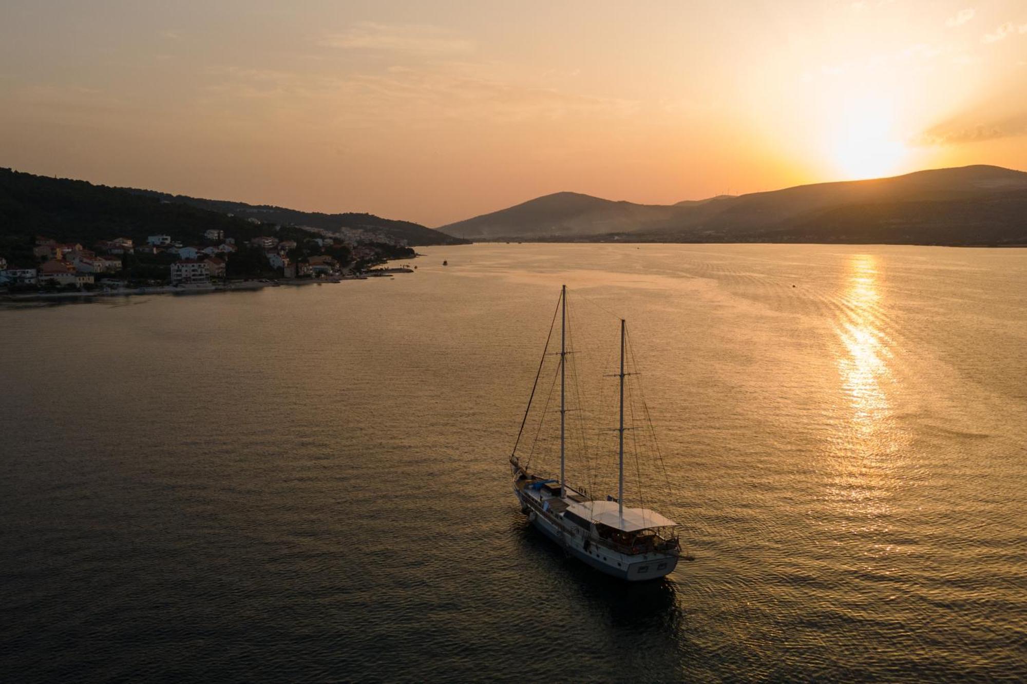 Apartments By The Sea Arbanija, Ciovo - 17332 Trogir Eksteriør billede